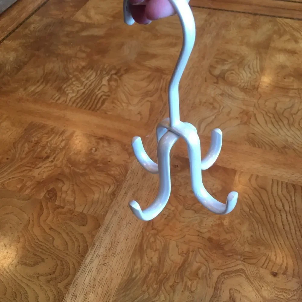 CLOSET HOOK in Frosted Pearl